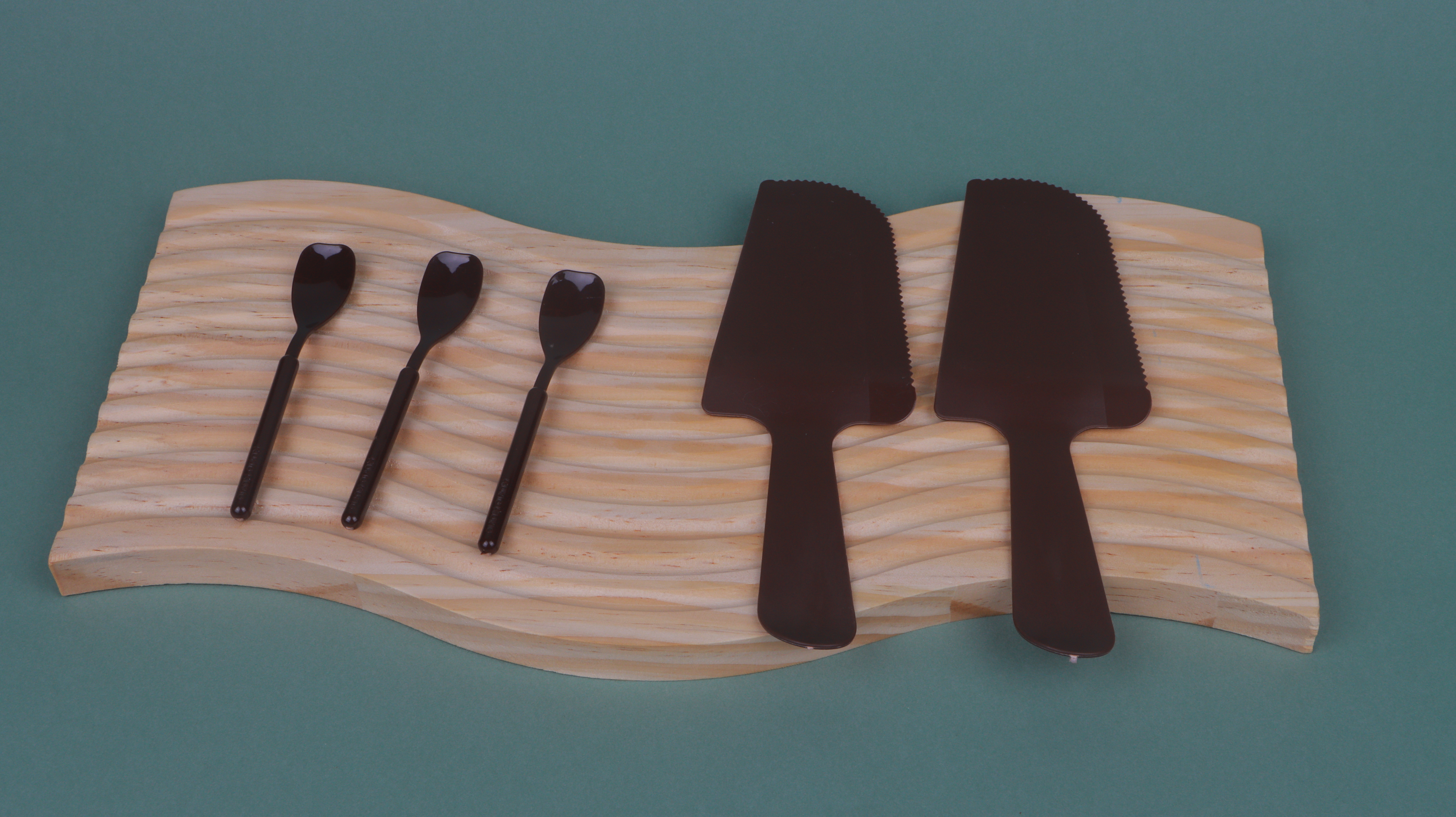 Ngarop&eacute;a Biodegradable PLA Birthday Cake Knifes na forks-wallis