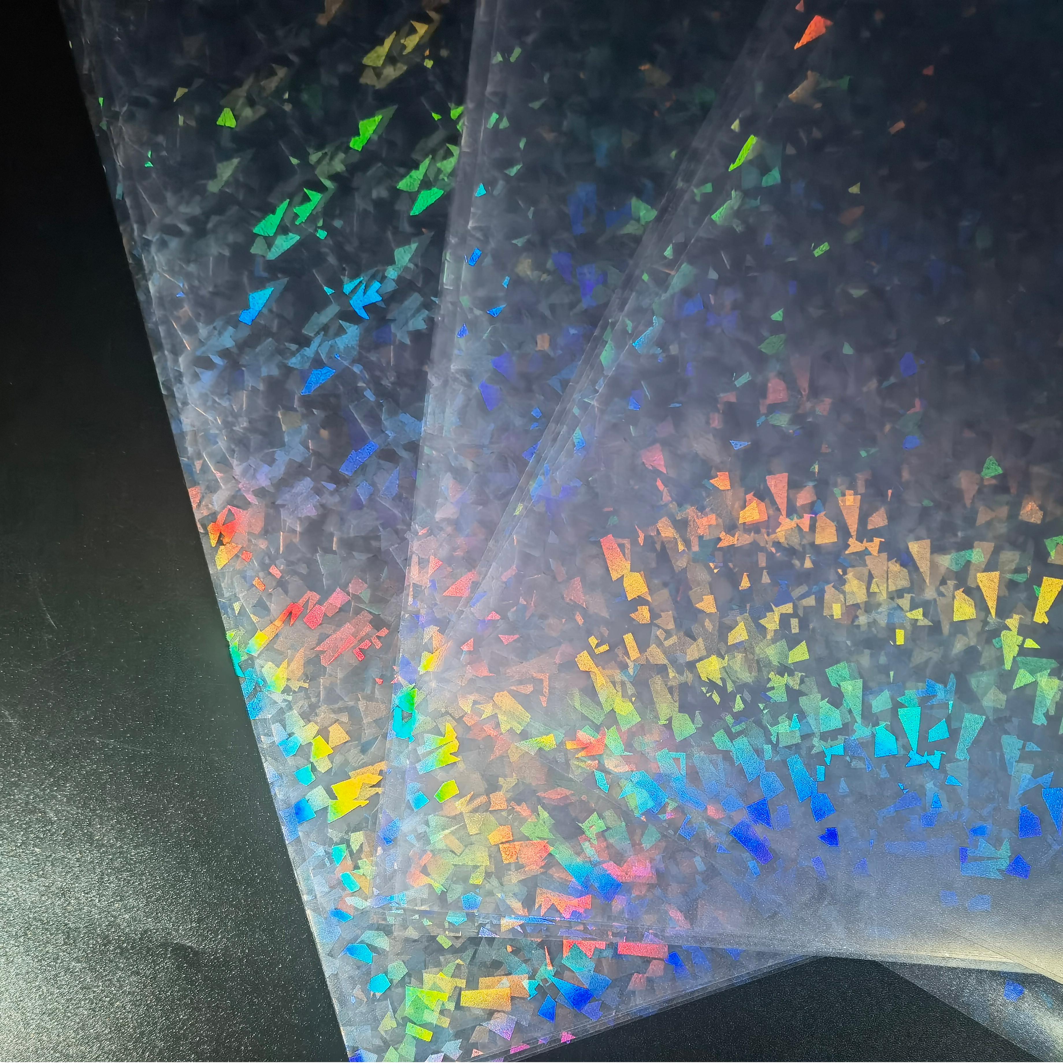 Holografikus PVC sziv&aacute;rv&aacute;nyf&oacute;li&aacute;k a kiv&aacute;l&oacute; minős&eacute;gű k&aacute;rtyagy&aacute;rt&aacute;shoz