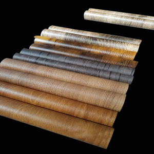 Rotlle de pel&middot;l&iacute;cula decorativa de PVC de gra de fusta per a panells de mobles