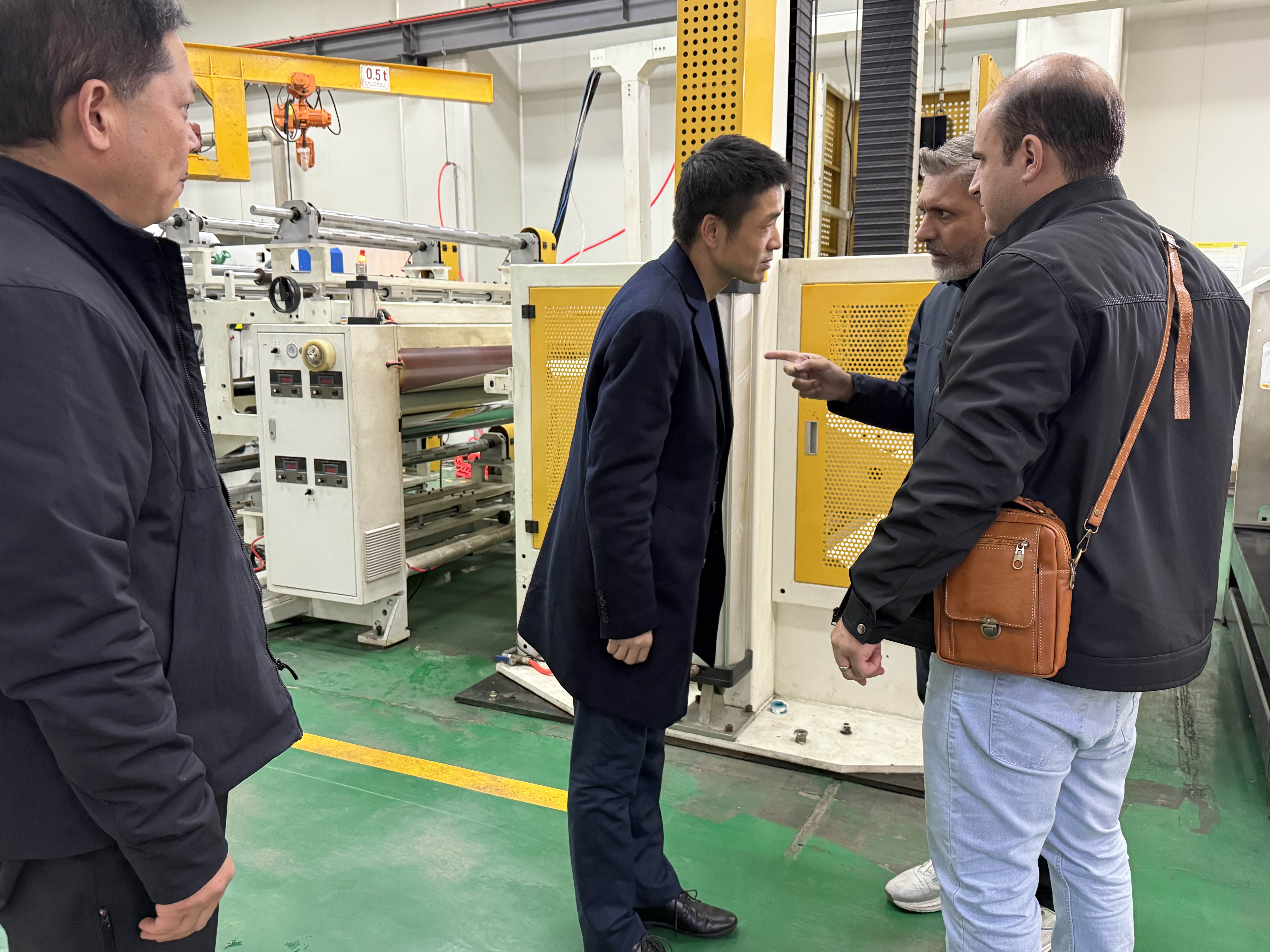 Jiwasan F&aacute;brica ukar cliente ukar visitt’a&ntilde;a: PETG Muebles ukan Pel&iacute;cula lura&ntilde; u&ntilde;akipa&ntilde;a ukat Negocios ukan lazos ukanakar ch’amancha&ntilde;a